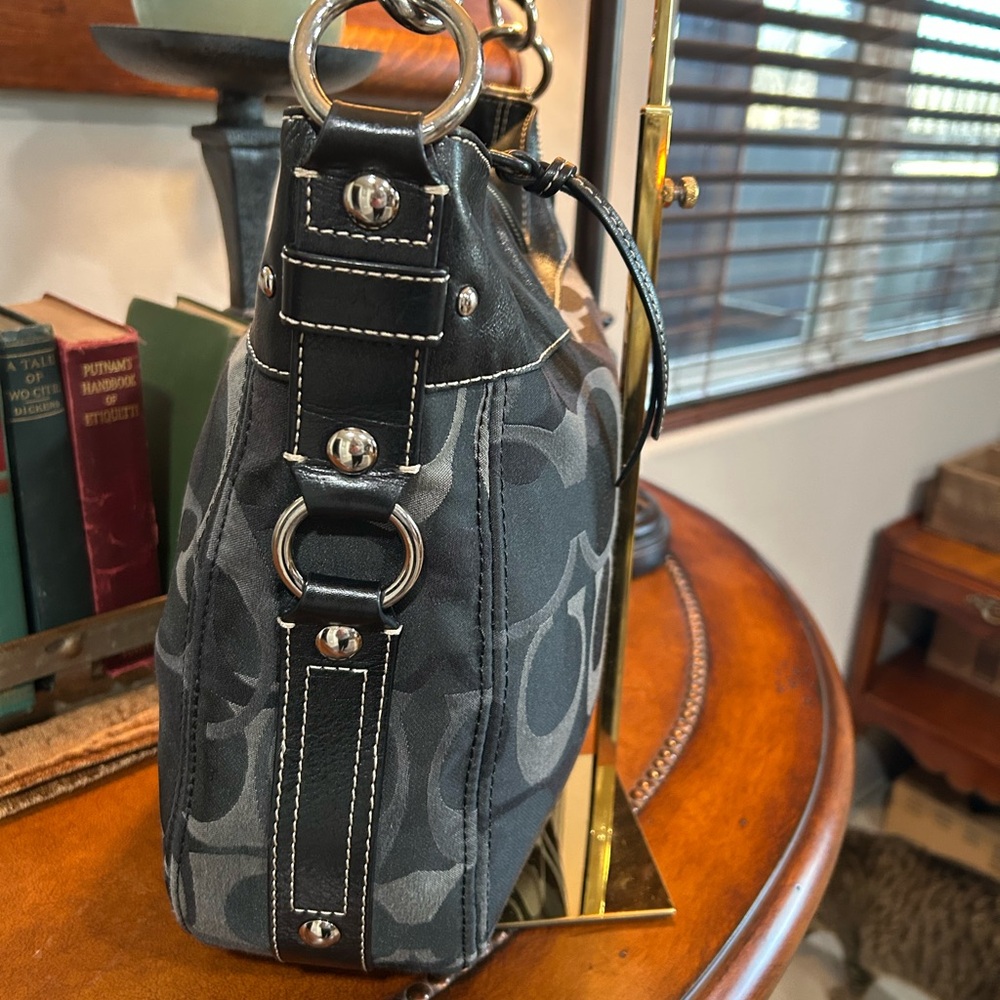 Coach Signature Zoe Hobo EUC - Picture 4 of 12